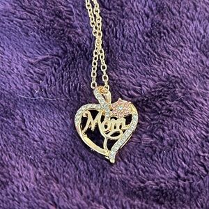 🆕18” golden chain with a heart shaped pendant. NIB.
